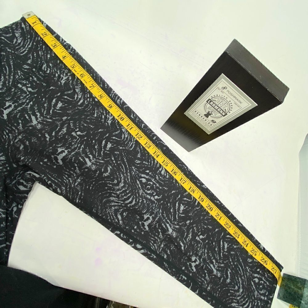 ATHLETA Leggings - Black & Gray Abstract Pattern - Picture 13 of 16